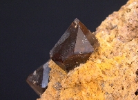 Cuarzo var. morión (negro)