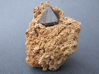 Cuarzo var. morión (negro)